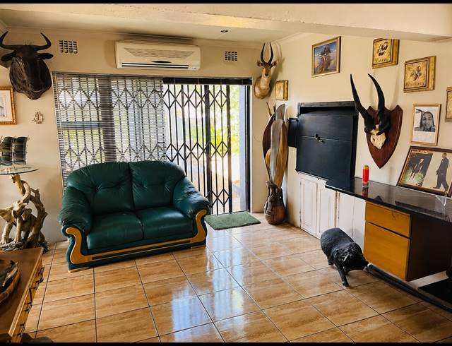 5 BEDROOM FREESTANDING FOR SALE IN VANDERBIJLPARK SE 1